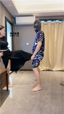 【素人抽水机】骑马转胯耳光-高跟凉鞋踩狗爪 bf52180