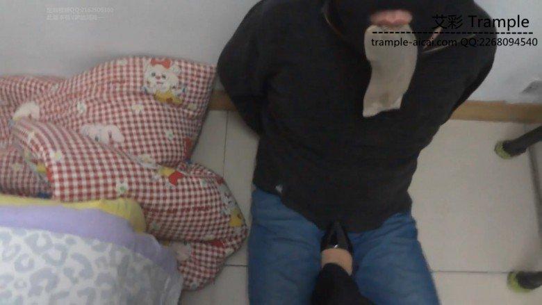 小主人OL职业装怒惩偷袜贼