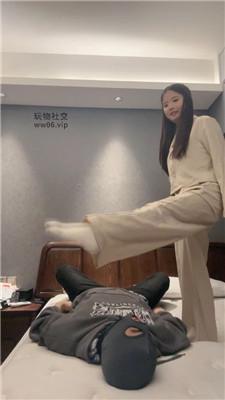 【球球】职场女神白袜脚踩虐 bf51502