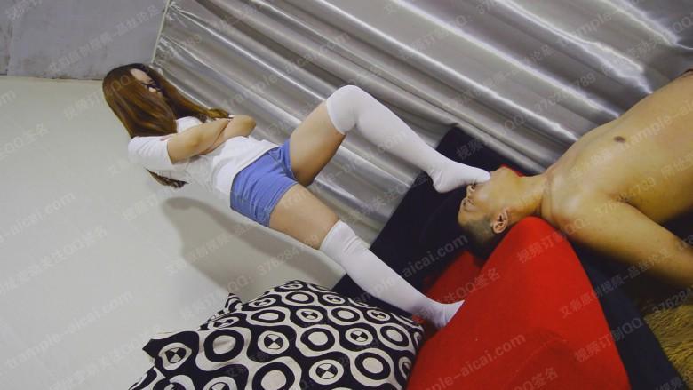 长筒白袜虐贱奴