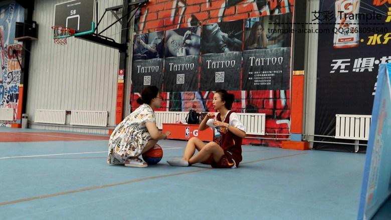 偷拍舔篮球妹臭袜