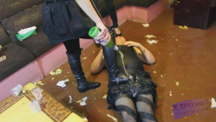 歌厅多小姐极度羞辱(二)