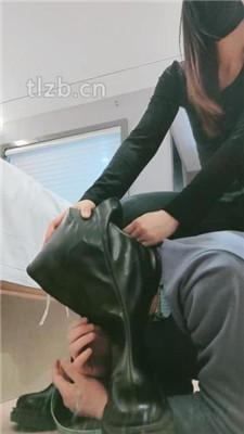 【妮蔻】长靴踩狗头/人肉座椅/踩踏/舔脏鞋底/闻鞋闻白袜