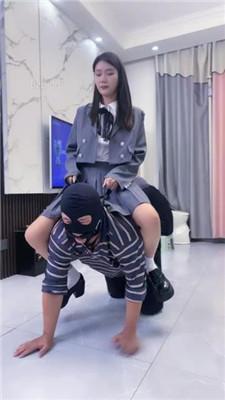 【麋鹿银儿】双S-脏鞋踩虐/骑马转胯/腿绞窒息
