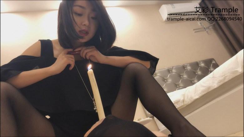 嘴上燃烧的蜡烛