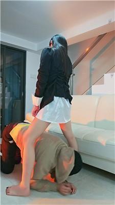 【嘉妮】毁容式踩脸/骑马转胯/小白鞋白袜辱 bf49447