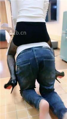 【丝雯大小姐】高跟黑丝踩踏玩虐