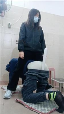 【奇了怪了】白袜脚踩踢踹虐打 JS250104-9