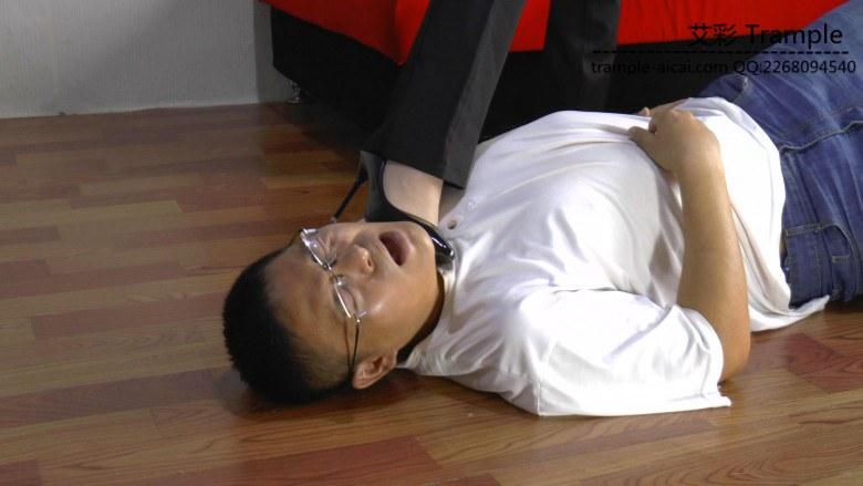 玥婷老师踩死小偷 玥婷老师踩死小偷