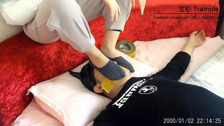 三美人脚下强制呼吸控制