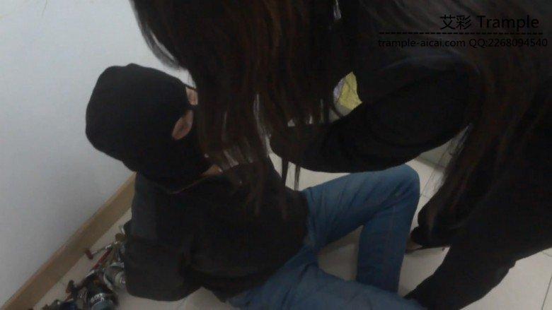 小主人OL职业装怒惩偷袜贼