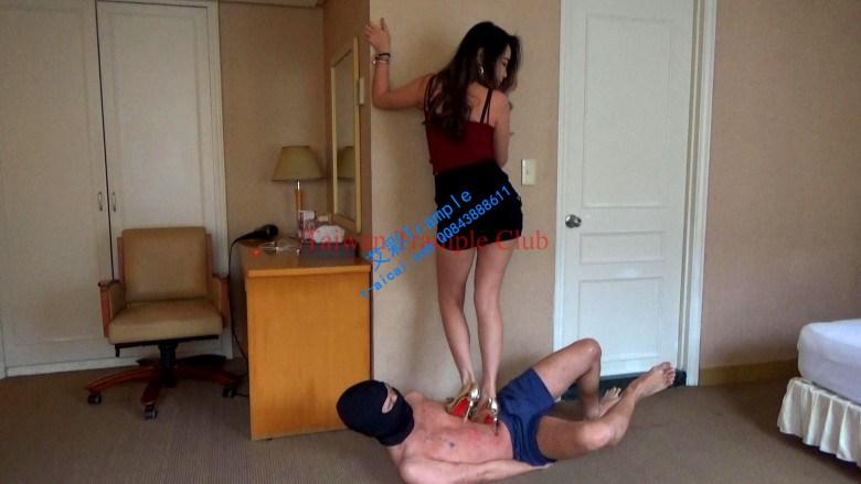 细高跟残忍秀舞