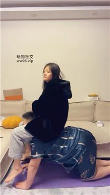 【埋汰】玉足跳踩/脚丫恋足狂舔 JS250111-1