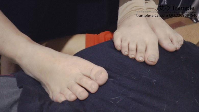 新人语儿初次体验脚垫