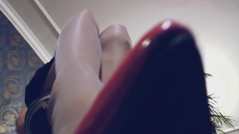 馨雨第一人称灰丝美腿红高跟