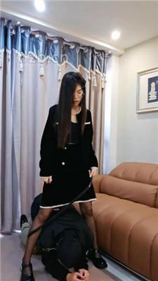 【嘉妮S】黑丝美腿虐-转胯/舔皮鞋/叼鞋闻鞋/吮吸脚趾