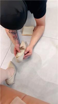 【优优sama】白富美的脚奴 JS250219-40