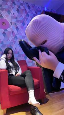 【毛绒月亮】长靴提档/抽耳光/踩踏闻白袜/脚插嘴