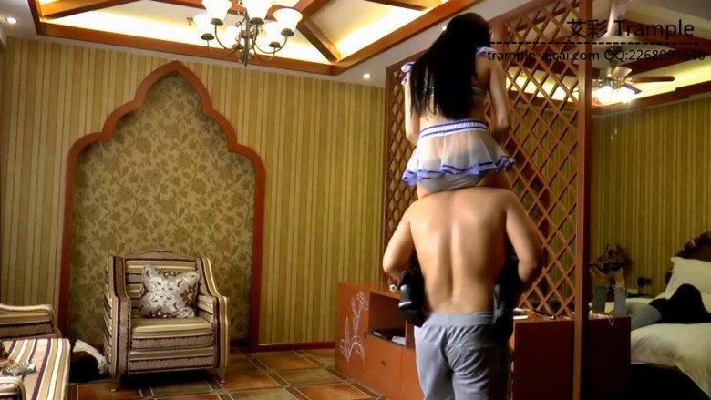 【女神丹妮】比基尼长靴骑脖子