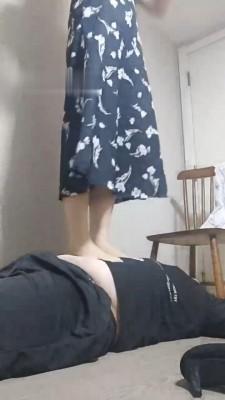 【调教视频】【无所吊谓】耳光夹腿/高跟全体重踩踏/丝袜脚捂脸