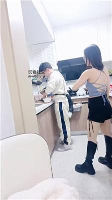 【南月女神】做不好家务就挨打 JS250217-15