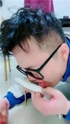 【甜心教主】学生狗迷恋老师的卫生巾内裤