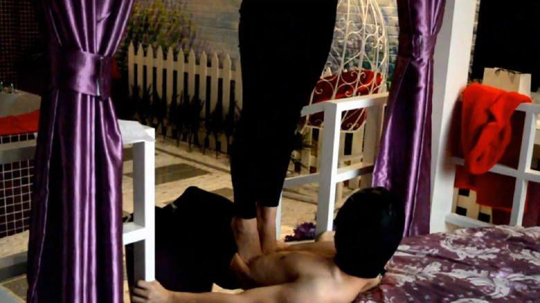 『奴隶岛』—婷婷人桥踩踏