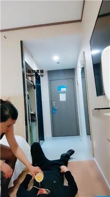 【露娜子】寂寞少妇羞辱邻居奴 JS250421-11