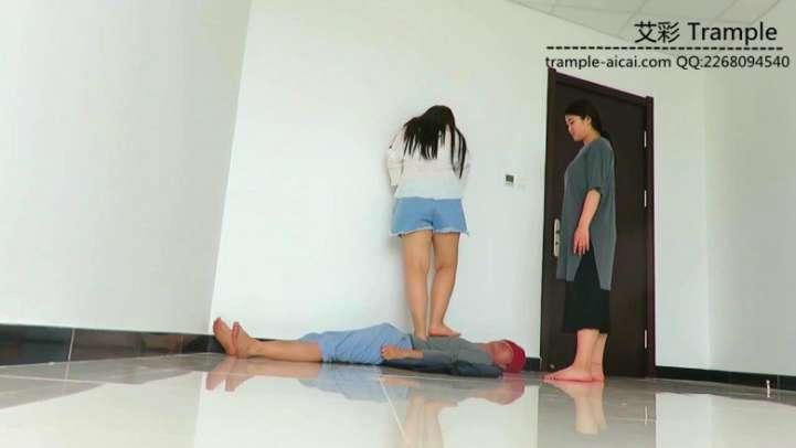 阴阳双胖主300斤+重量级踩踏贱狗身体！