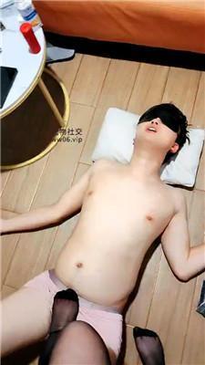 【轻颜】黑丝臭脚丫狂舔/强制滴蜡 JS250304-23