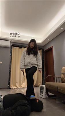 【素人挖掘机】小姐姐蓝鞋白棉袜羞辱 bf50191