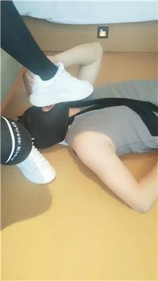 【星瑶】高跟鞋踩乳/舔小白鞋及膝袜 JS250322-4