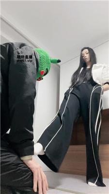 【江湖狼】学生主白袜脚踩踏  JS250417-15