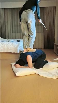 【璎珞】雪地靴暴力踢踹/刑具狂抽 JS250107-13