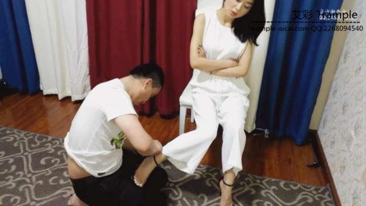 长沙湘香女王强迫奴才学习恋足基本技能 长沙湘香女王强迫奴才学习恋足基本技能