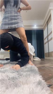 【困困】抖M男友磕头求我虐它 JS250222-37