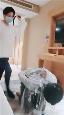 【伯爵】吊绑/骑马爬行/裸足恋足舔/鞭打