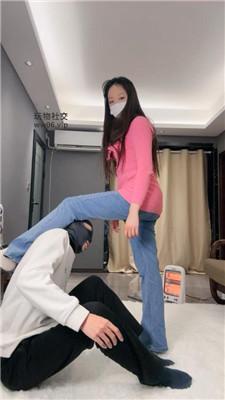 【猴歌】骑马胯下辱-牛仔裤坐脸窒息 JS250208-27