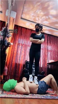 【冷颜】运动后原味鞋袜虐绿帽 bf51105