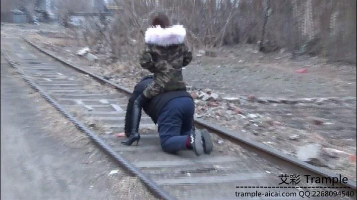 傲柔户外跪拜钻胯定制片