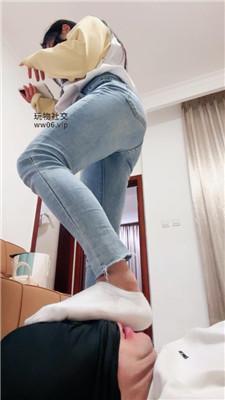 【妮蔻】牛仔裤坐脸-白短袜深喉 JS250210-8