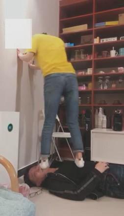 【VIVI】剧情:不良女学生戏弄家教