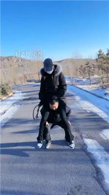 【沐夏夜】户外景区溜双狗