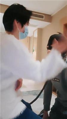 【伯爵】吊绑/骑马爬行/裸足恋足舔/鞭打