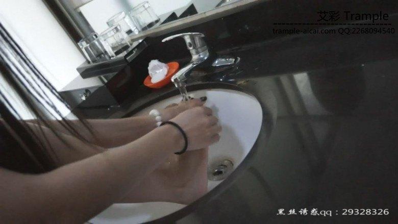 大二女生佳佳对狗奴的语言羞辱调教