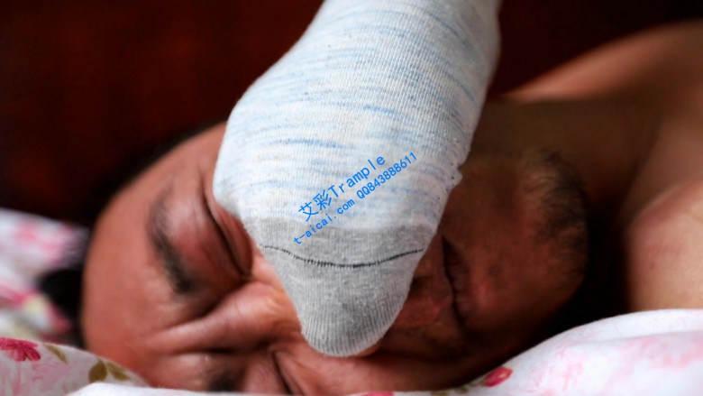 【冰时代奕潇】原味棉袜强迫窒息强行踩踏