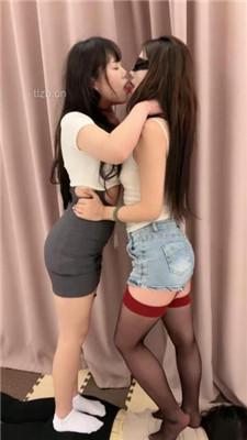 【橙宝】三母畜-骑马/黑丝脚踩踏/奴下奴/转胯