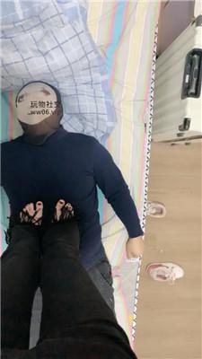 【妙妙】坐脸窒息-近距离裸足狂舔 JS250206-9