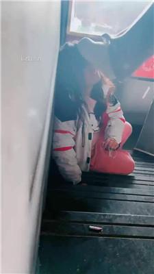 【桃子老师】户外楼梯间-小白鞋白袜虐母畜