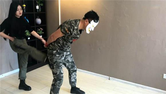 姐妹花の暴力惩罚